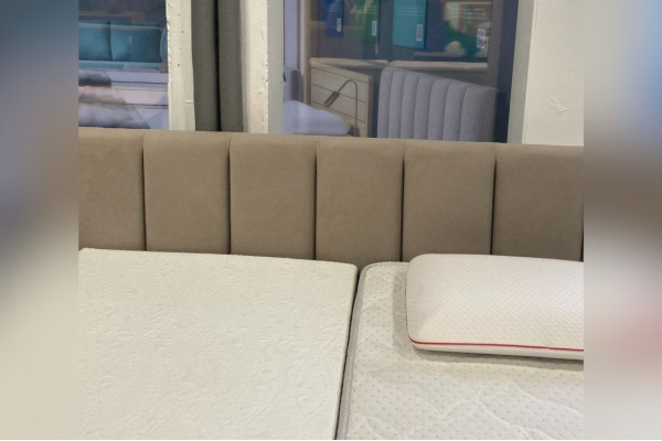М'яке ліжко Marble (Розпродаж), розмір 160x200 см, ІІІ категорія тканини М'яке ліжко Marble (Розпродаж), розмір 160x200 см, ІІІ категорія тканини