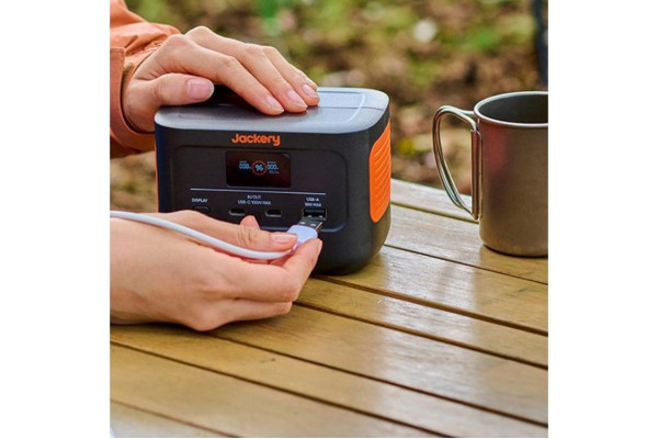 Портативна електростанція Jackery Explorer 100 Plus