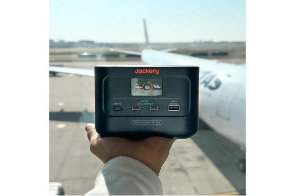 Портативна електростанція Jackery Explorer 100 Plus