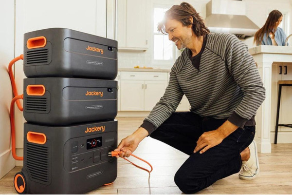 Портативна електростанція Jackery Explorer 2000 Plus