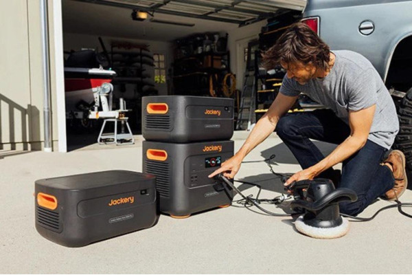 Портативна електростанція Jackery Explorer 2000 Plus