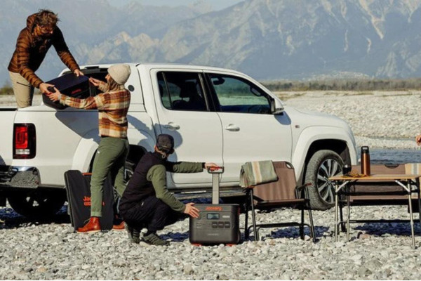 Портативна електростанція Jackery Explorer 2000 Plus