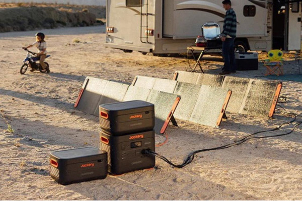 Портативна електростанція Jackery Explorer 2000 Plus