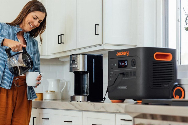 Портативна електростанція Jackery Explorer 2000 Plus