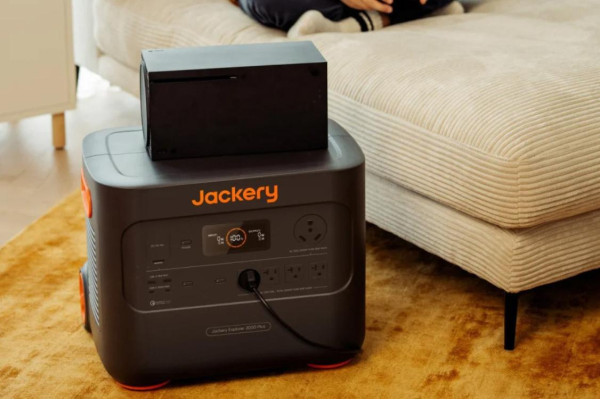 Портативна електростанція Jackery Explorer 2000 Plus