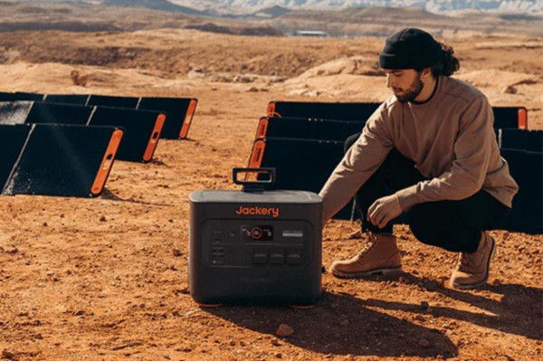 Портативна електростанція Jackery Explorer 3000 Pro