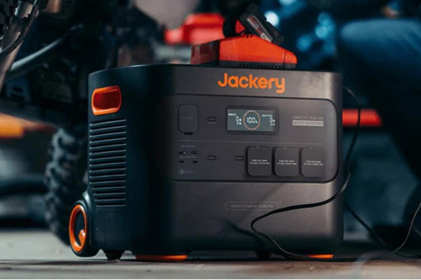 Портативна електростанція Jackery Explorer 3000 Pro