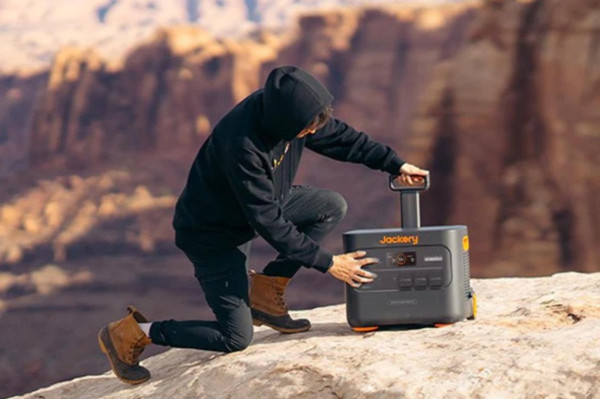 Портативна електростанція Jackery Explorer 3000 Pro