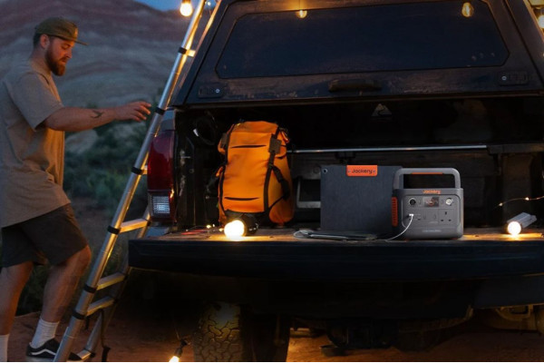 Портативна електростанція Jackery Explorer 1000 Plus