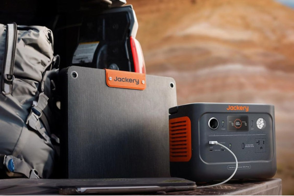Портативна електростанція Jackery Explorer 1000 Plus