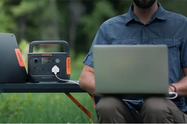Портативна електростанція Jackery Explorer 1000 Plus